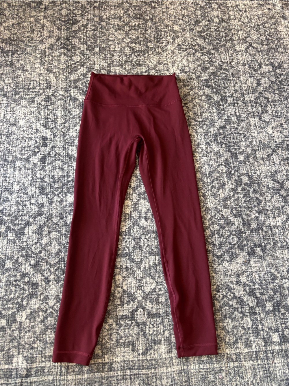 Lululemon Women’s Wundertrain No Line 25” Tight - size 6 - burgundy bay